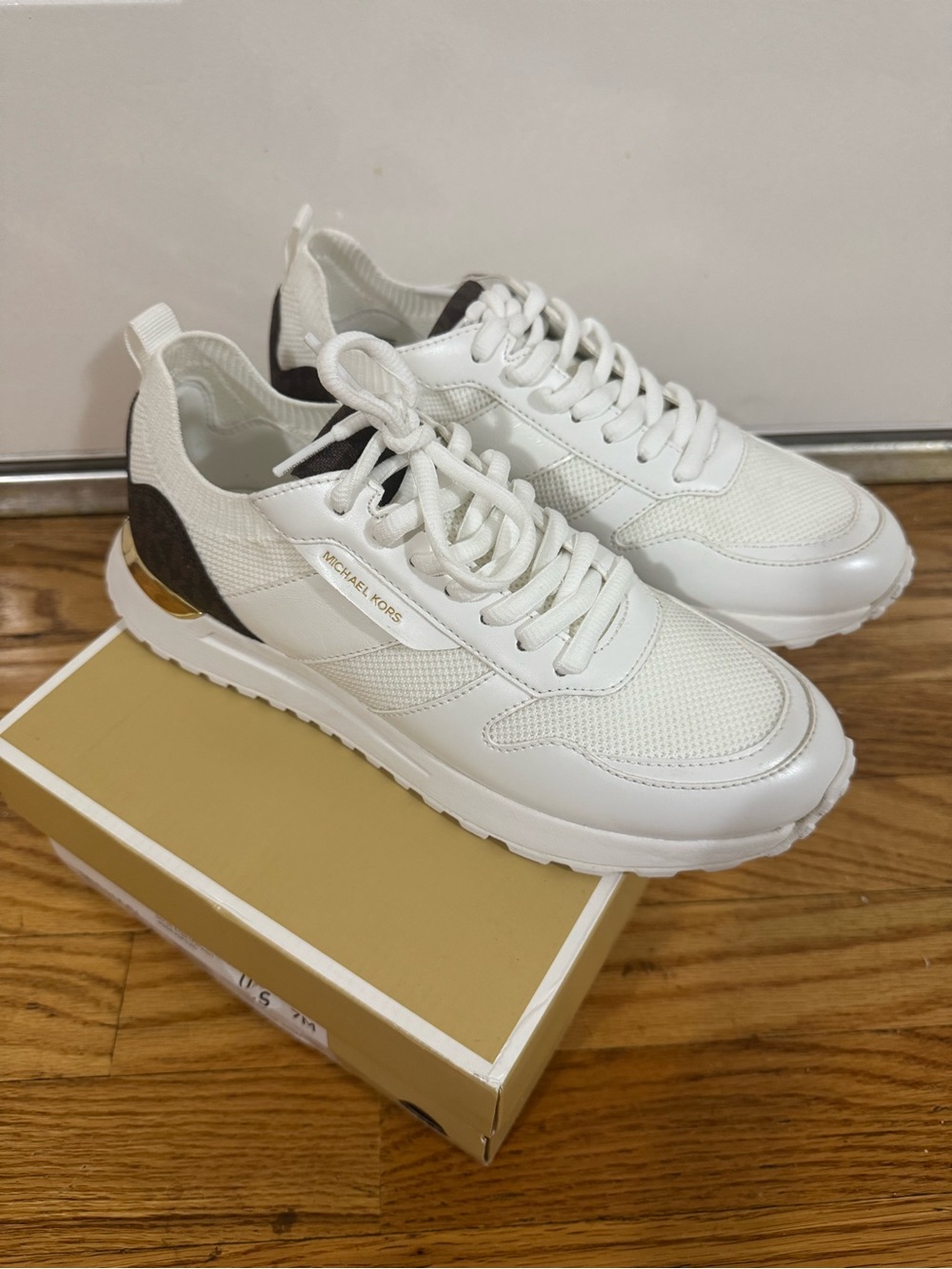 Michael Kors Jesse Knit Trainer Lace-Up Low Top Sneakers – White/Brown